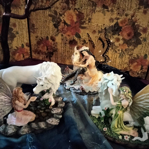 Fairy with Unicorn sitting in snow #10270 Pacific Giftware Collectible Statue - Picture 4 of 4